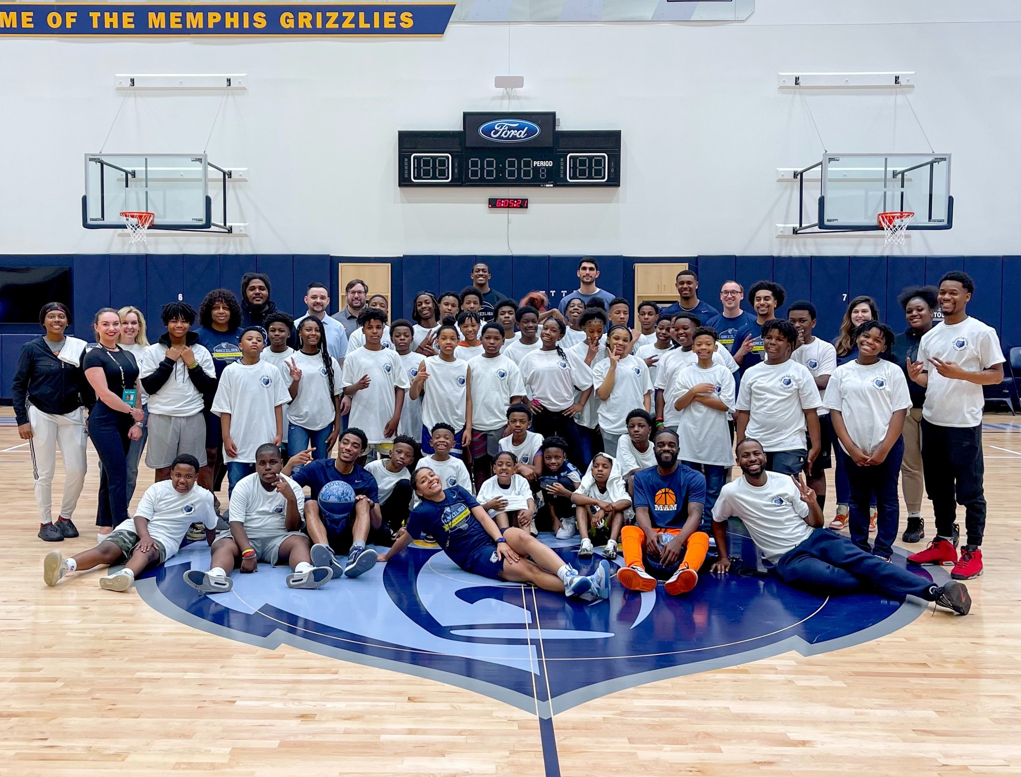 Memphis Athletic Ministries, Sissy’s Log Cabin, and Memphis Grizzlies Take Mentorship to the Court For Youth Event